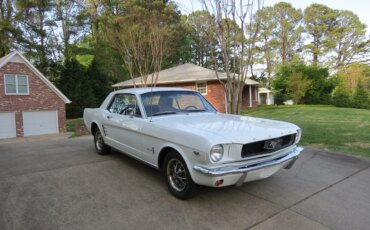 Ford-Mustang-coupe-1966-White-Black-1