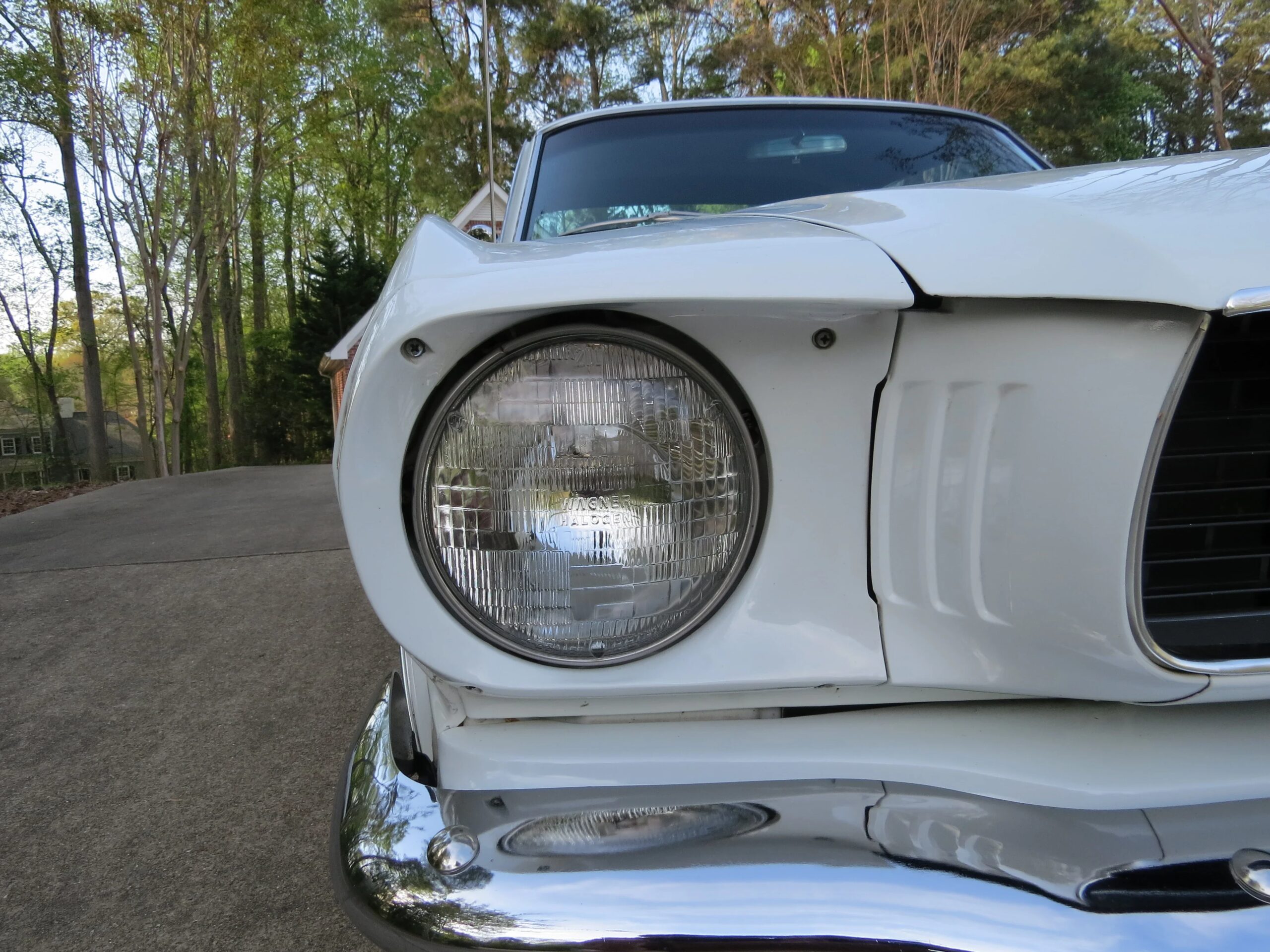Ford-Mustang-coupe-1966-White-Black-2