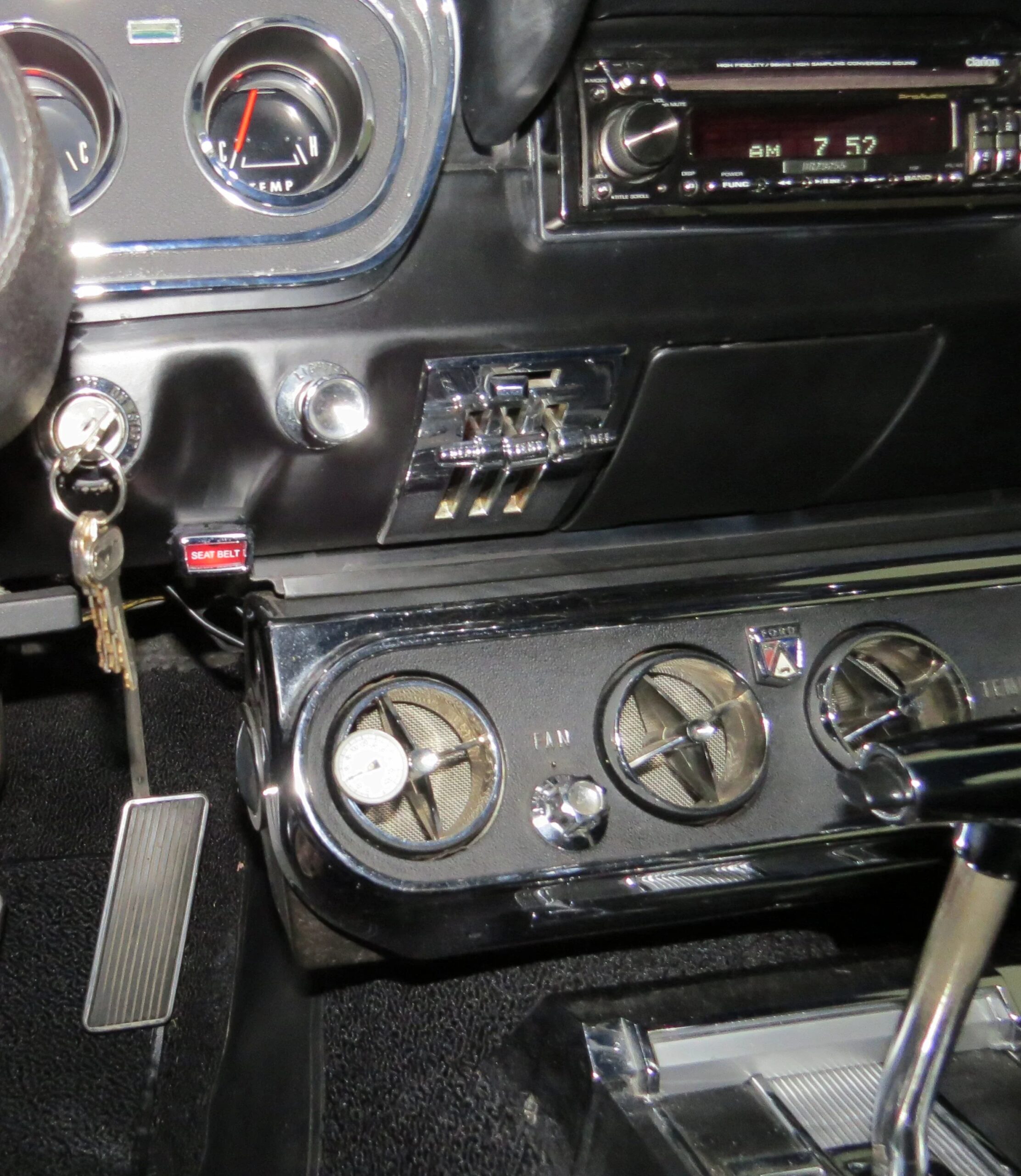 Ford-Mustang-coupe-1966-White-Black-22