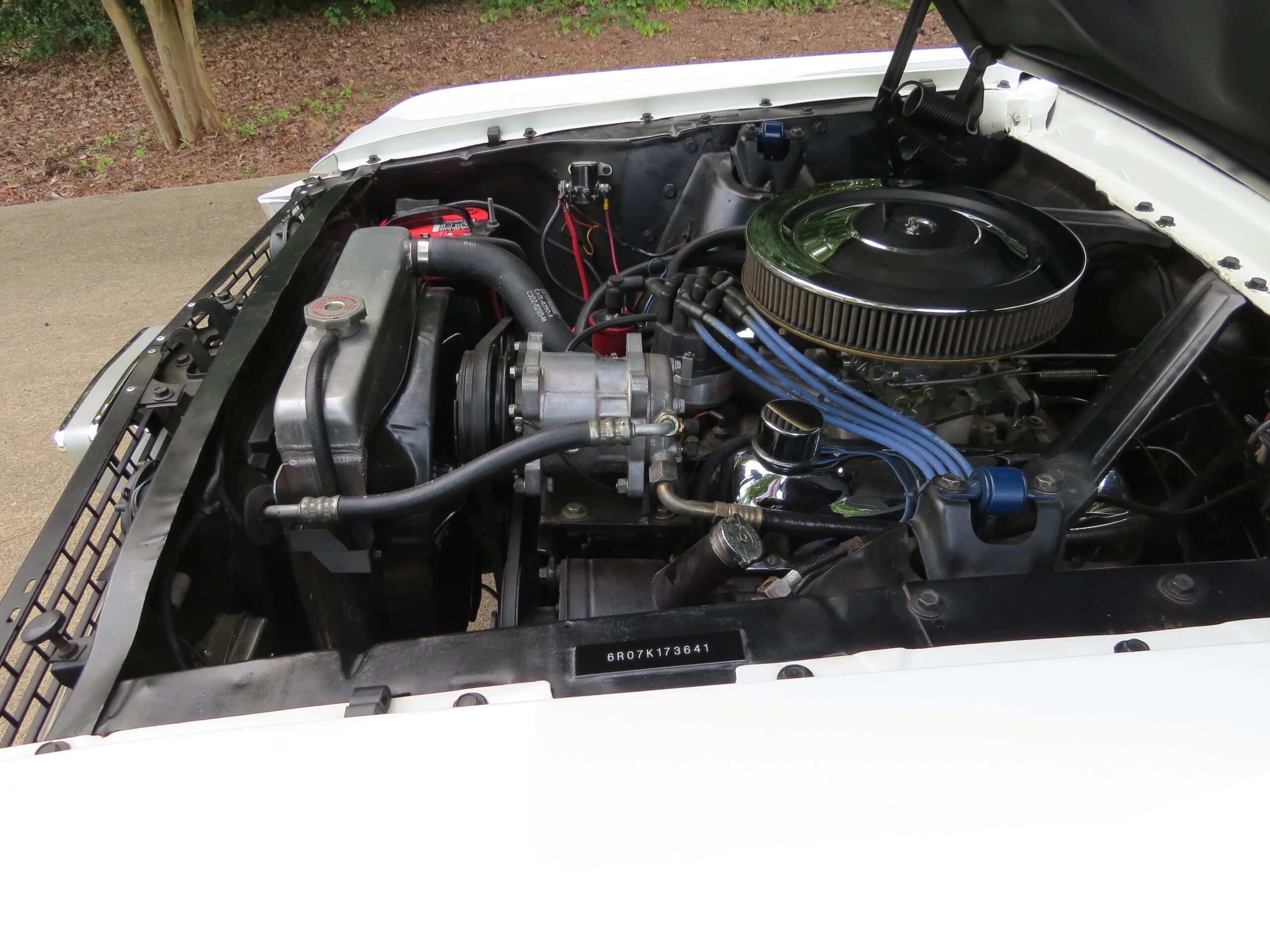 Ford-Mustang-coupe-1966-White-Black-36