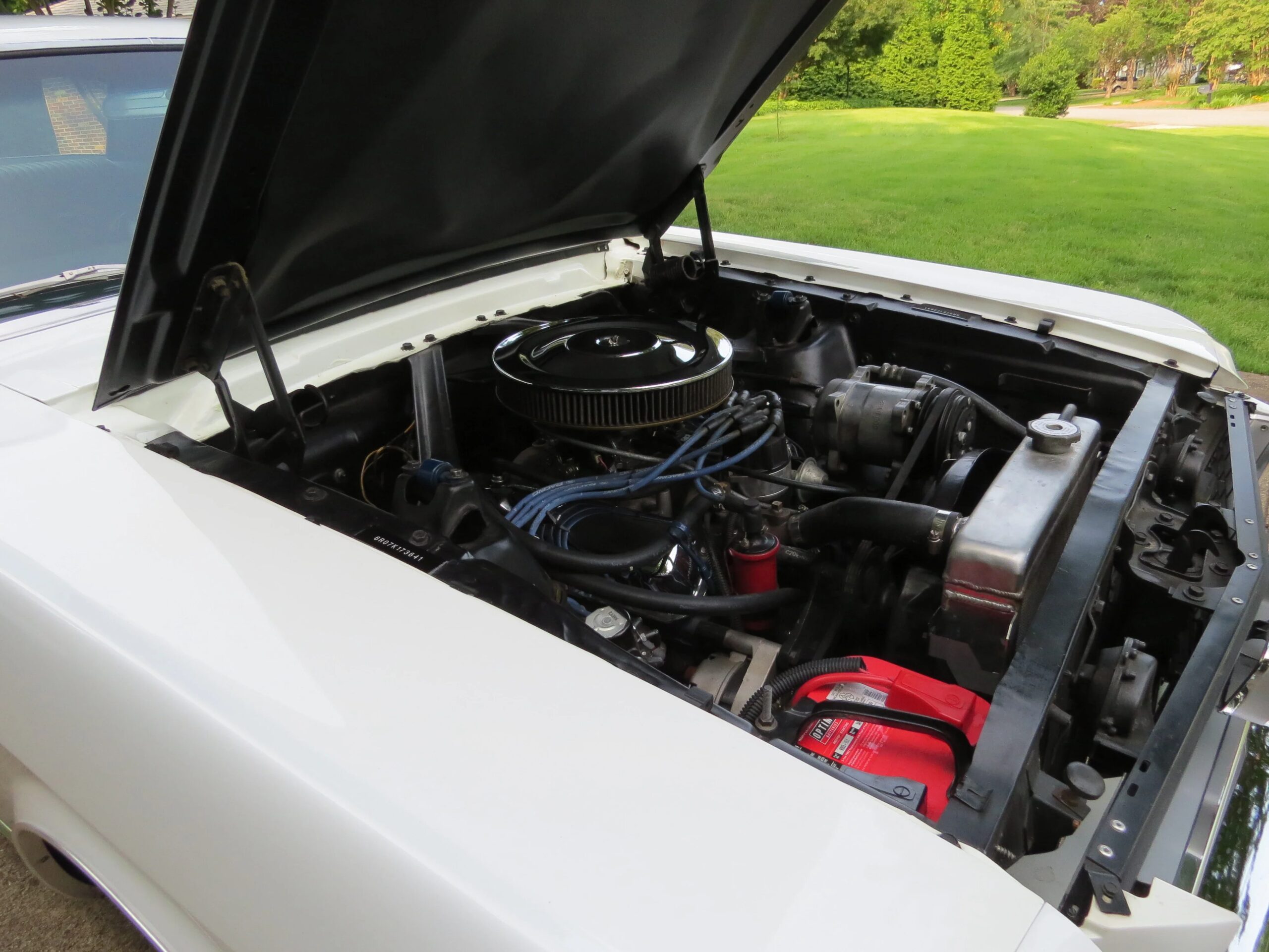 Ford-Mustang-coupe-1966-White-Black-39