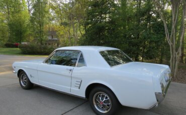 Ford-Mustang-coupe-1966-White-Black-79