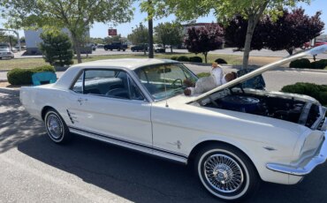 Ford-Mustang-coupe-1966-White-Blue-8