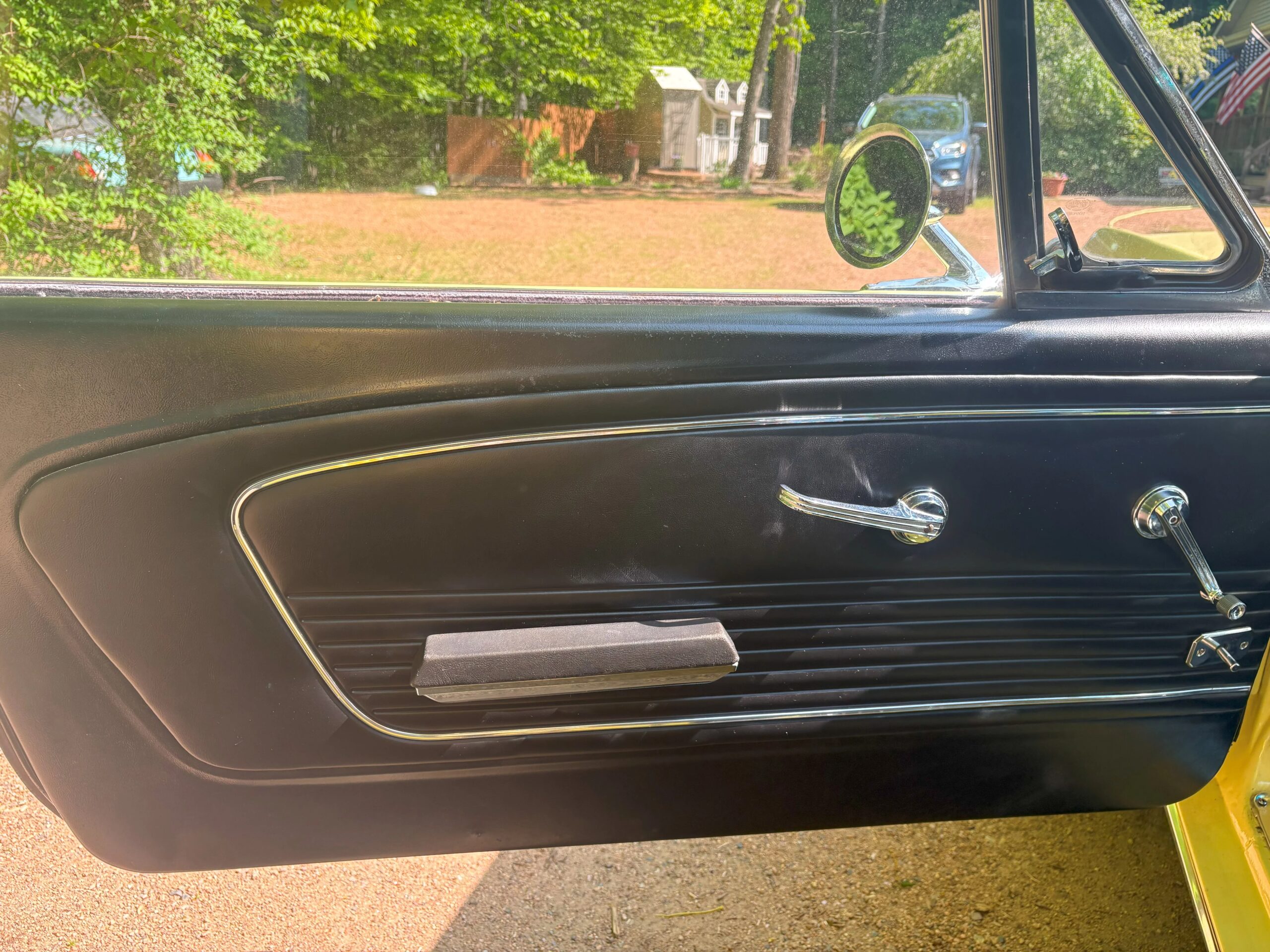 Ford-Mustang-coupe-1966-Yellow-Black-10