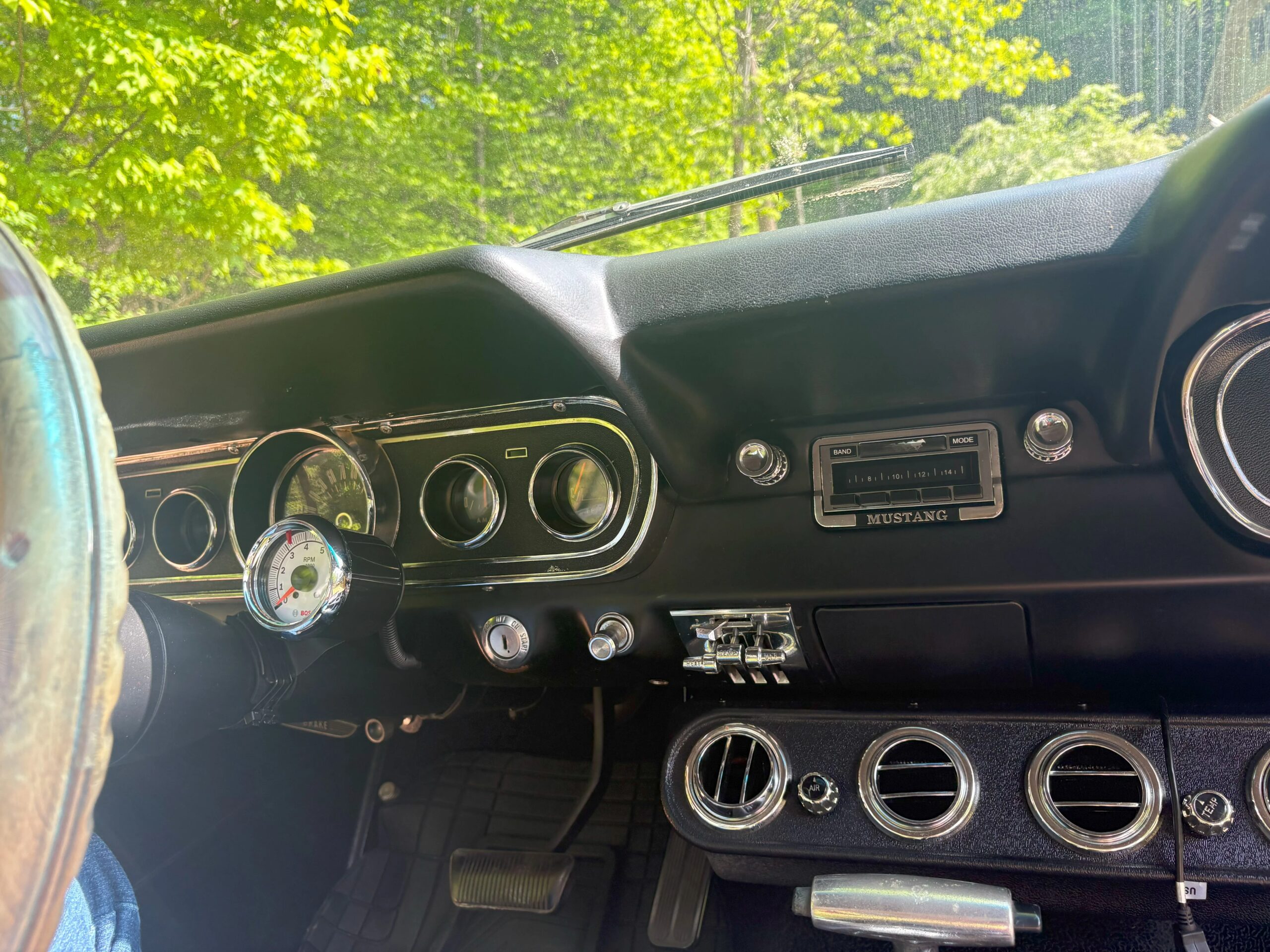 Ford-Mustang-coupe-1966-Yellow-Black-17