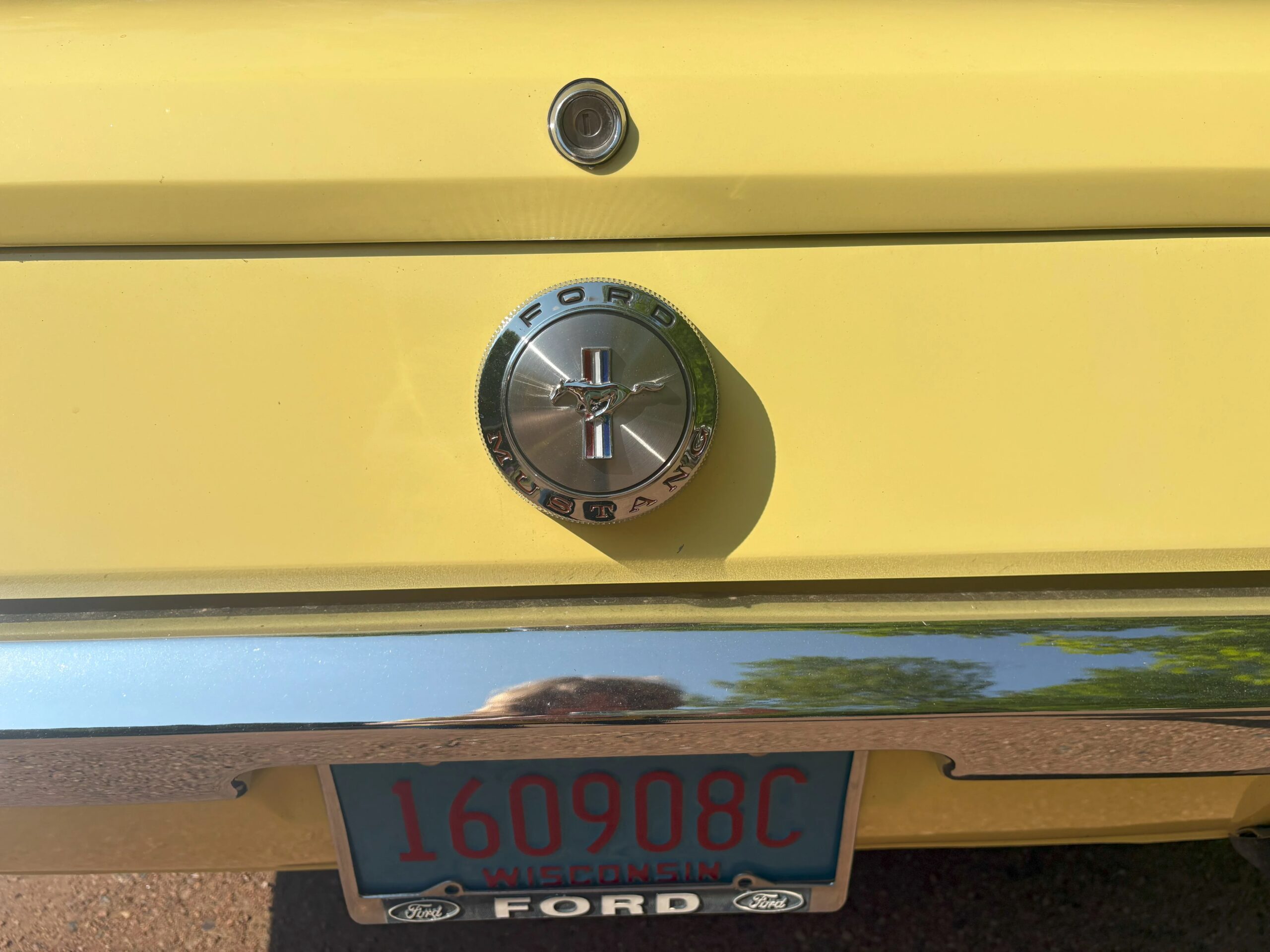 Ford-Mustang-coupe-1966-Yellow-Black-3