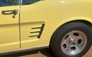 Ford-Mustang-coupe-1966-Yellow-Black-4