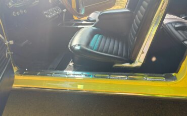 Ford-Mustang-coupe-1966-Yellow-Black-8