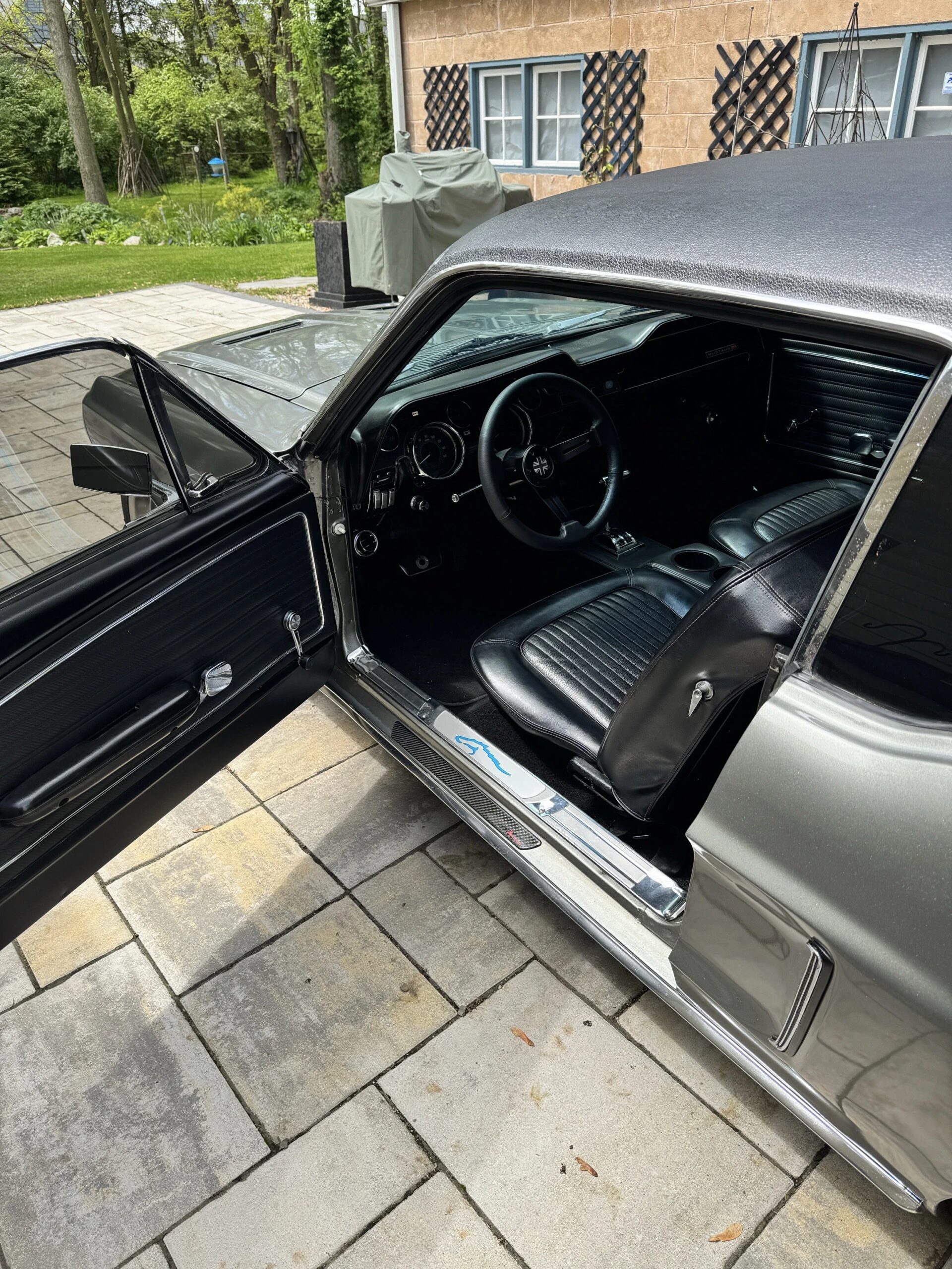 Ford-Mustang-coupe-1968-Gray-Black-18