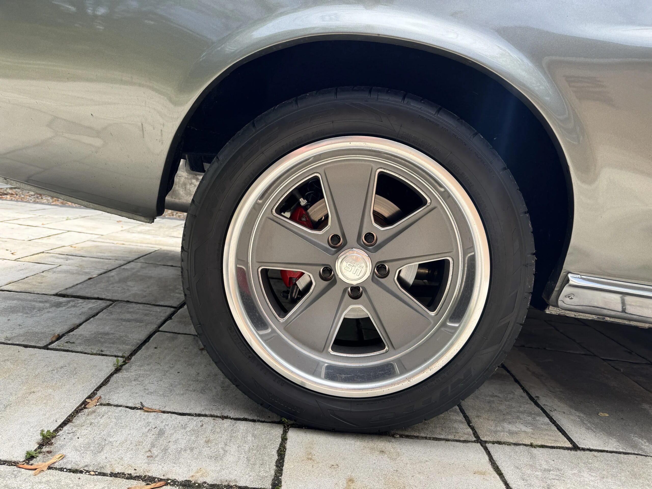 Ford-Mustang-coupe-1968-Gray-Black-3