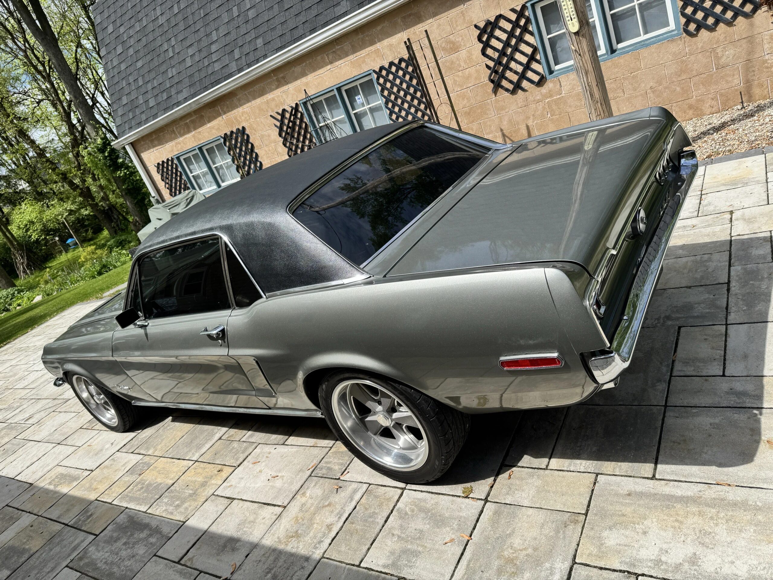 Ford-Mustang-coupe-1968-Gray-Black