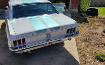 Ford-Mustang-coupe-1968-White-Turquoise-1