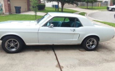 Ford-Mustang-coupe-1968-White-Turquoise