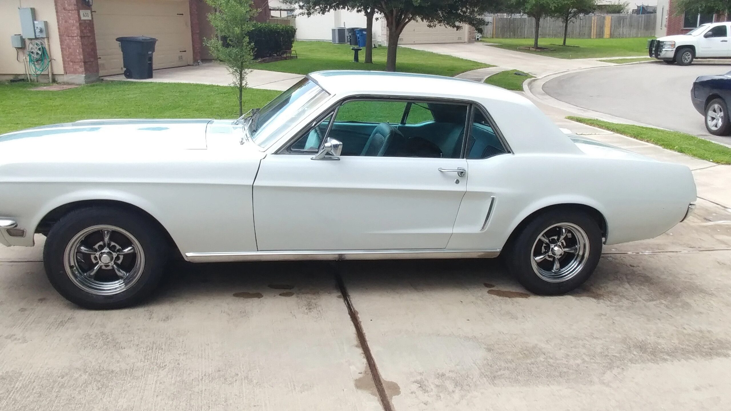 Ford-Mustang-coupe-1968-White-Turquoise