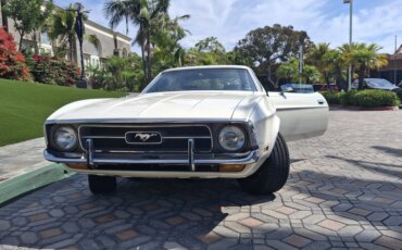 Ford-Mustang-coupe-1972-White-Blue-3