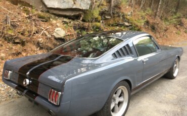Ford-Mustang-fastback-1966-Gray-Red-3