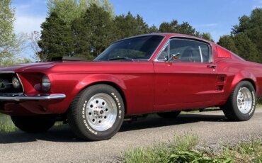 Ford-Mustang-fastback-1967-Red-Black-2