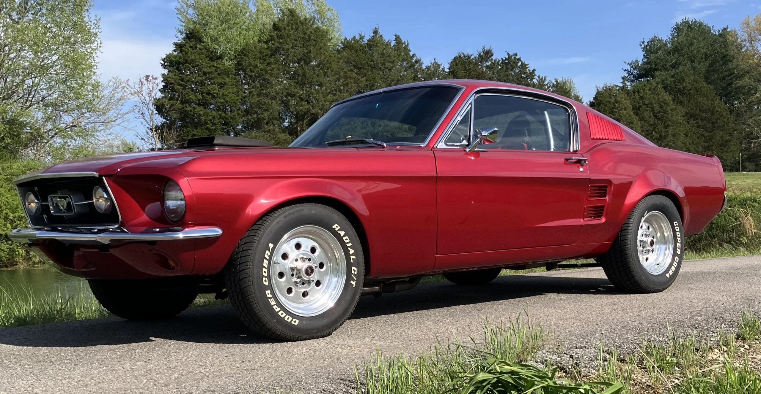 Ford-Mustang-fastback-1967-Red-Black-2