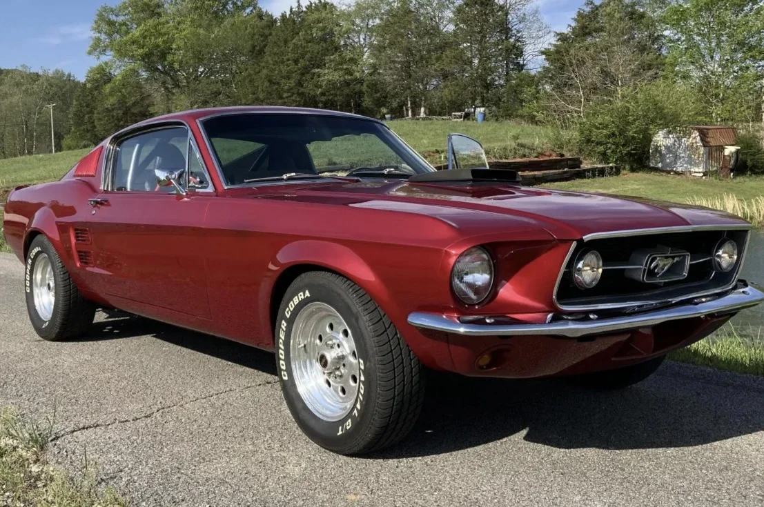 Ford-Mustang-fastback-1967-Red-Black-28