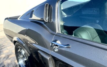 Ford-Mustang-fastback-1968-Silver-Black-18