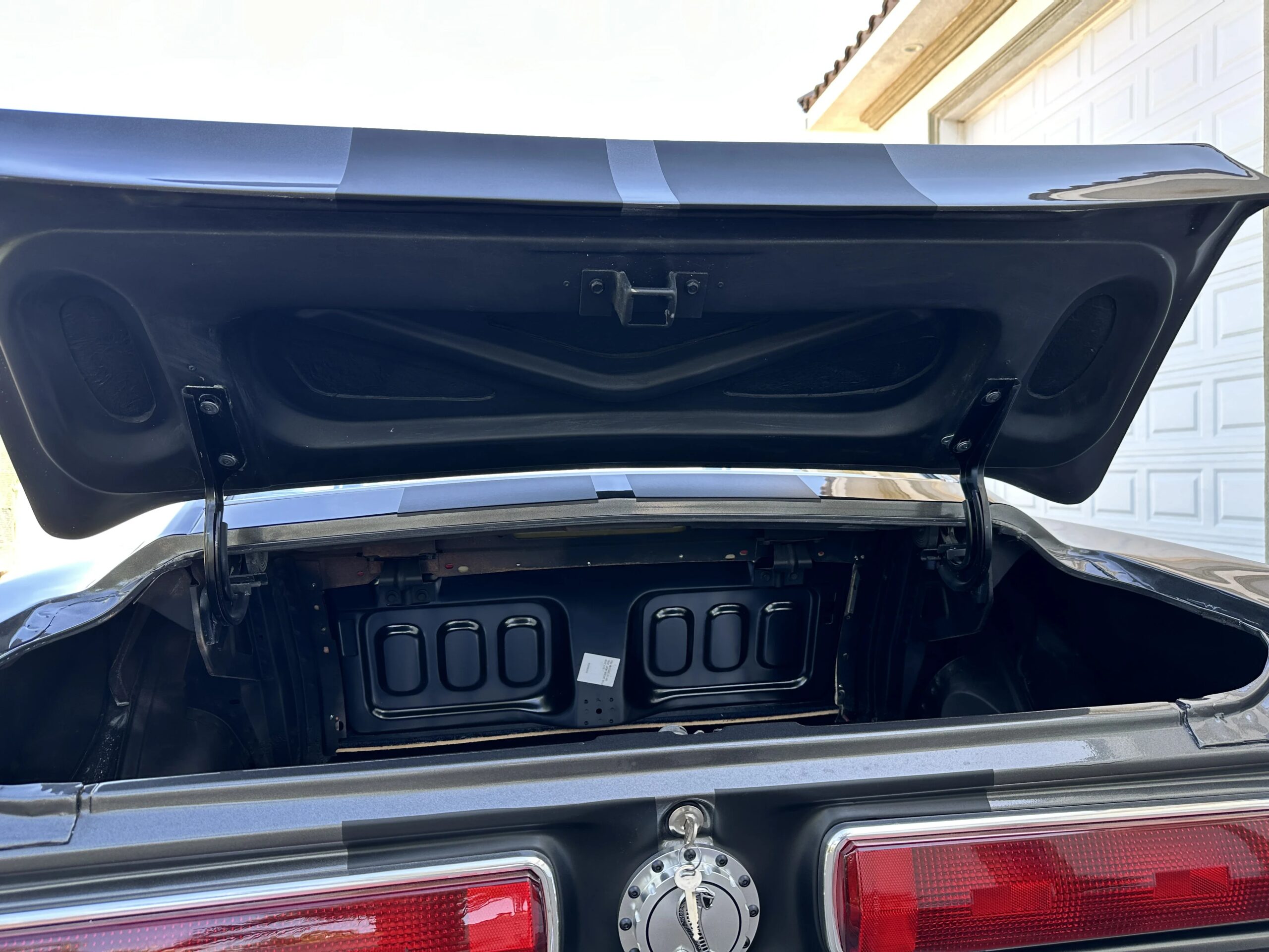 Ford-Mustang-fastback-1968-Silver-Black-24