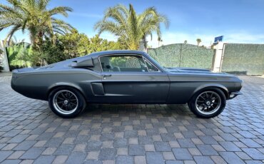 Ford-Mustang-fastback-1968-Silver-Black-3
