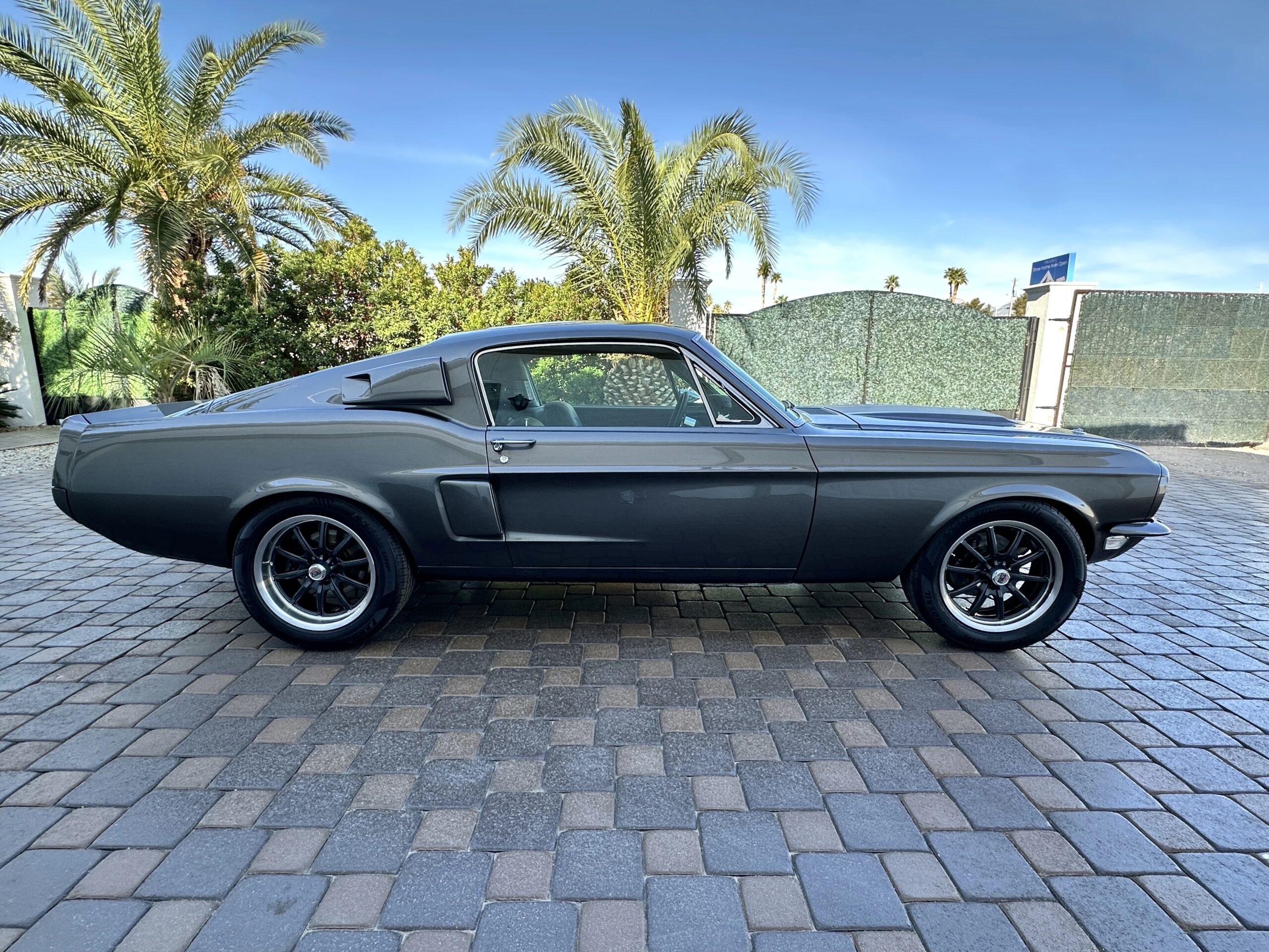Ford-Mustang-fastback-1968-Silver-Black-3