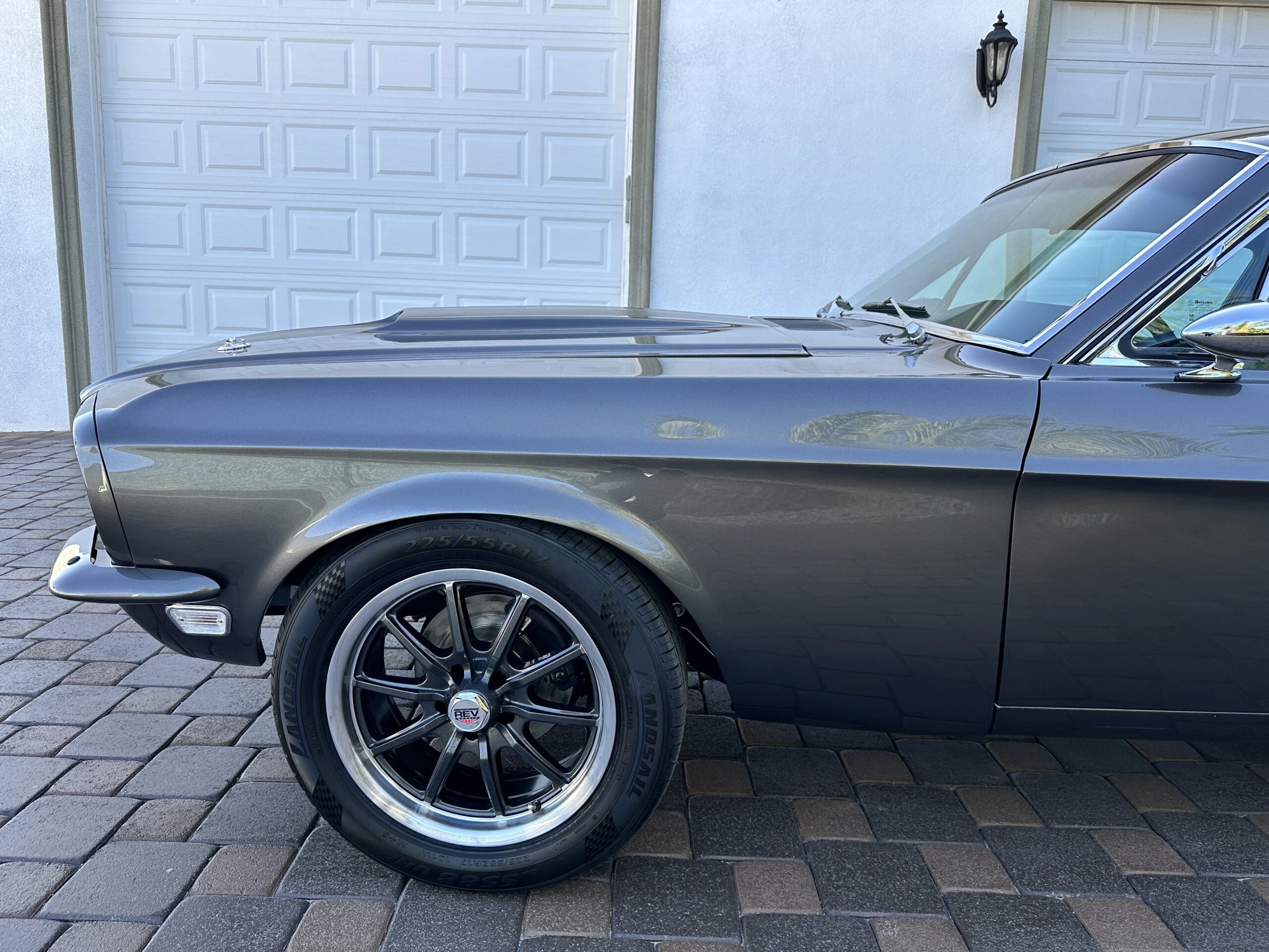 Ford-Mustang-fastback-1968-Silver-Black-33
