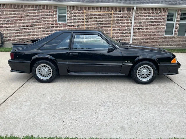 Ford-Mustang-gt-1990-Black-Black-2