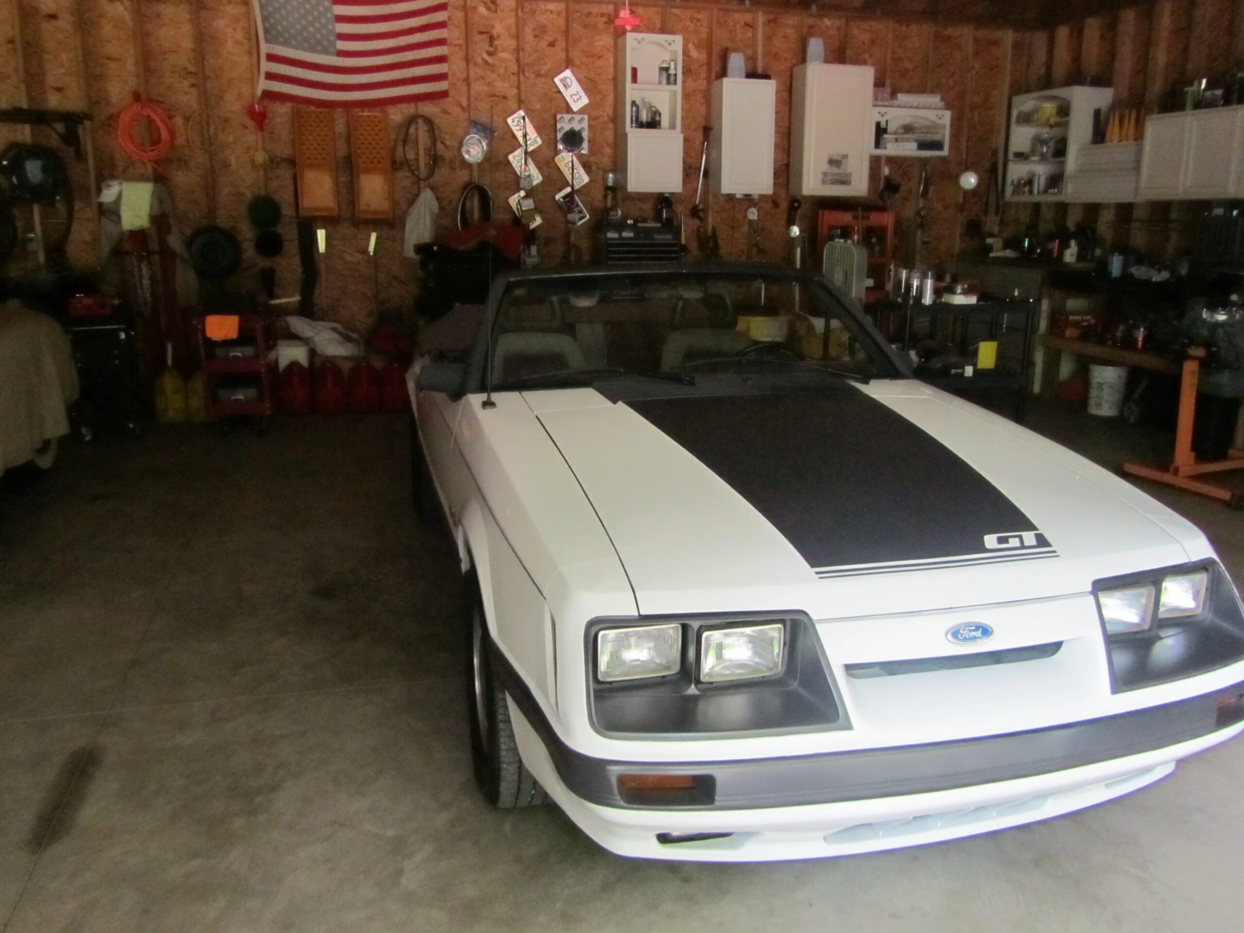 Ford-Mustang-gt-convertible-1985-White-Gray-1