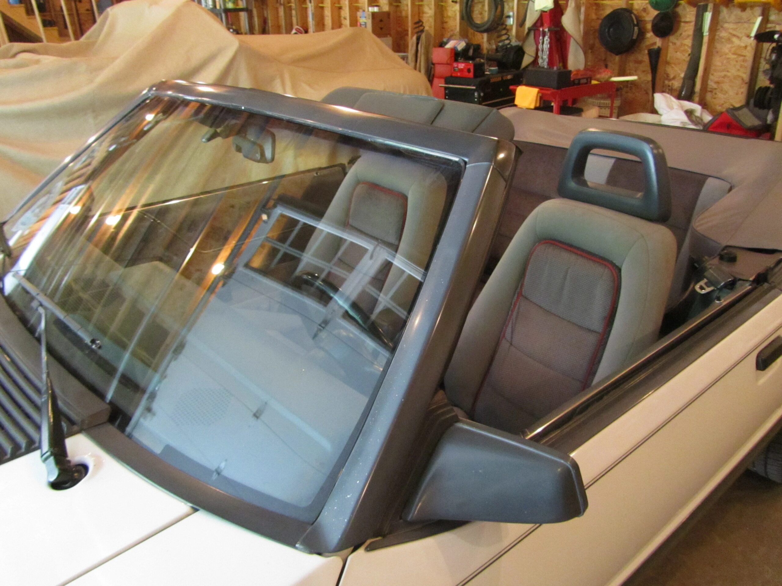 Ford-Mustang-gt-convertible-1985-White-Gray-10
