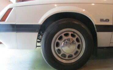 Ford-Mustang-gt-convertible-1985-White-Gray-14
