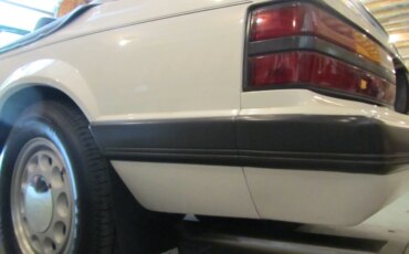 Ford-Mustang-gt-convertible-1985-White-Gray-6