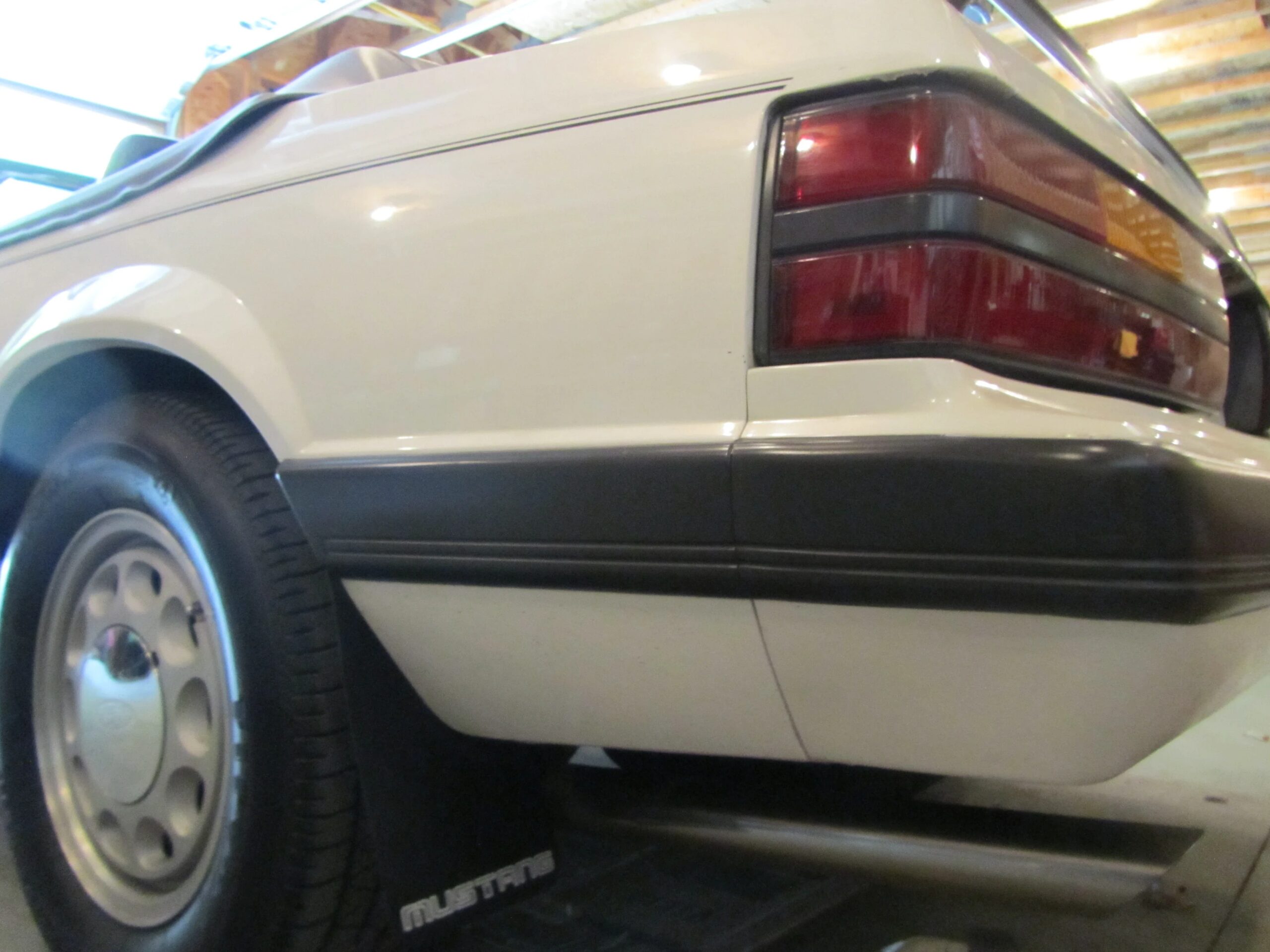 Ford-Mustang-gt-convertible-1985-White-Gray-6