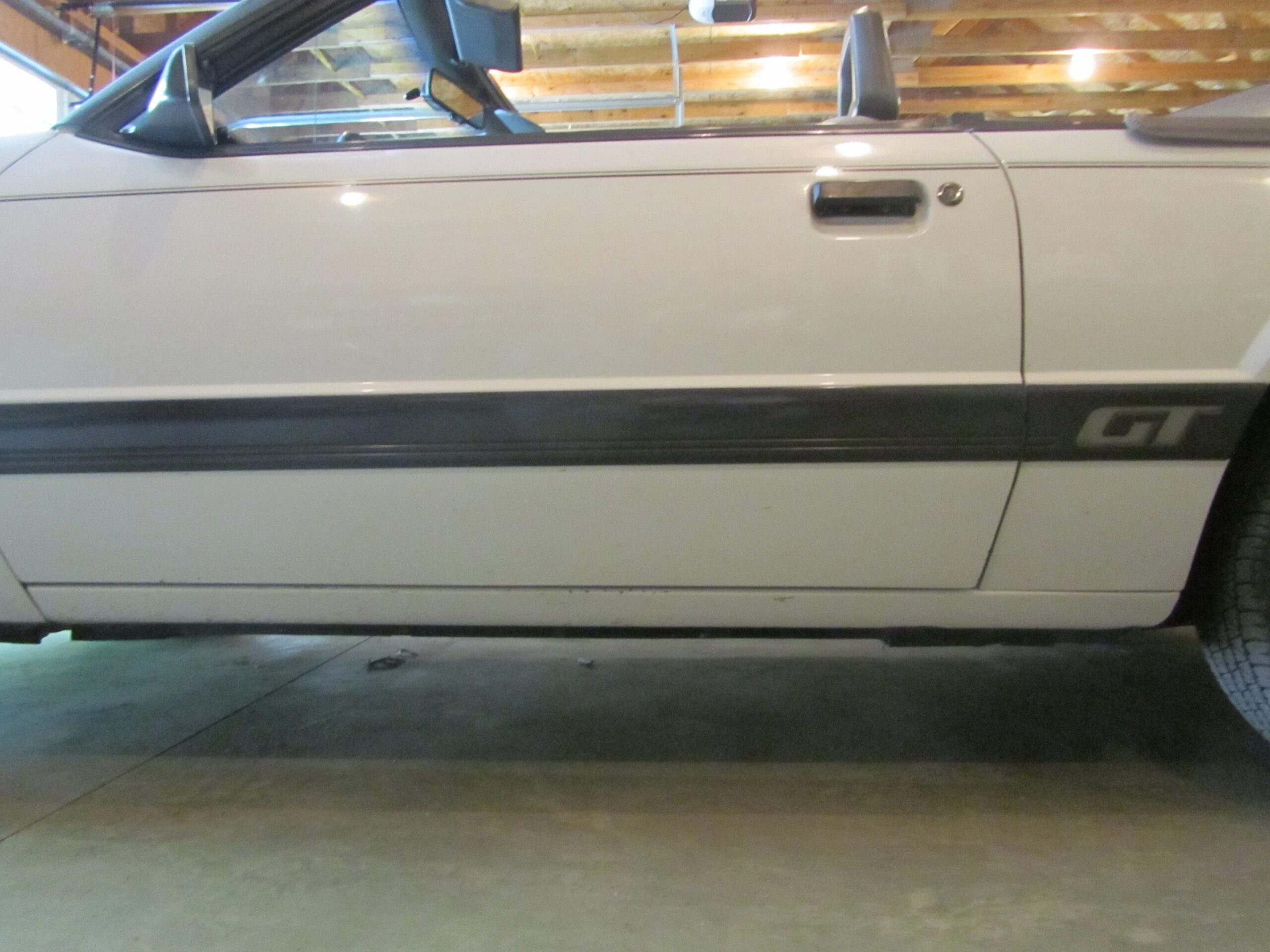 Ford-Mustang-gt-convertible-1985-White-Gray-9