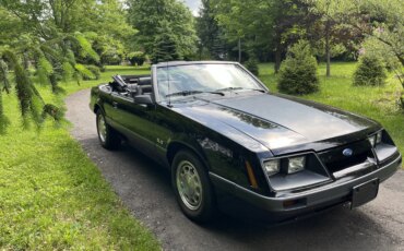Ford-Mustang-gt-convertible-1986-Black-Gray-3