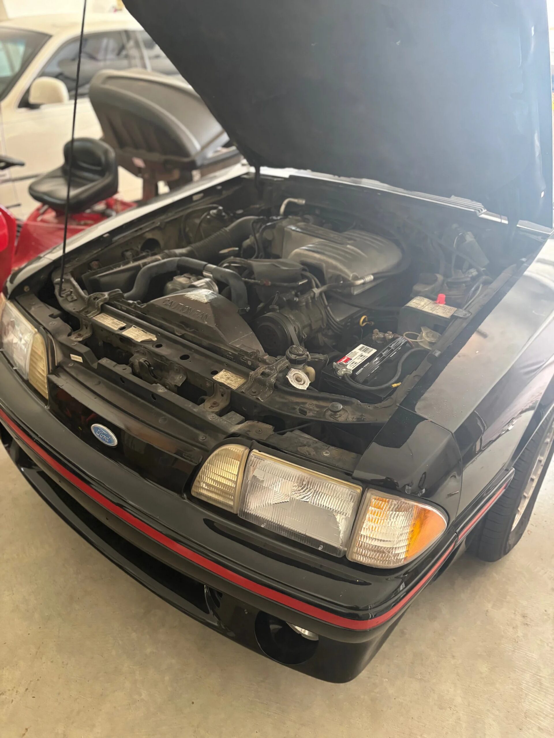 Ford-Mustang-gt-convertible-1987-Black-Red-2