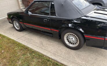 Ford-Mustang-gt-convertible-1987-Black-Red