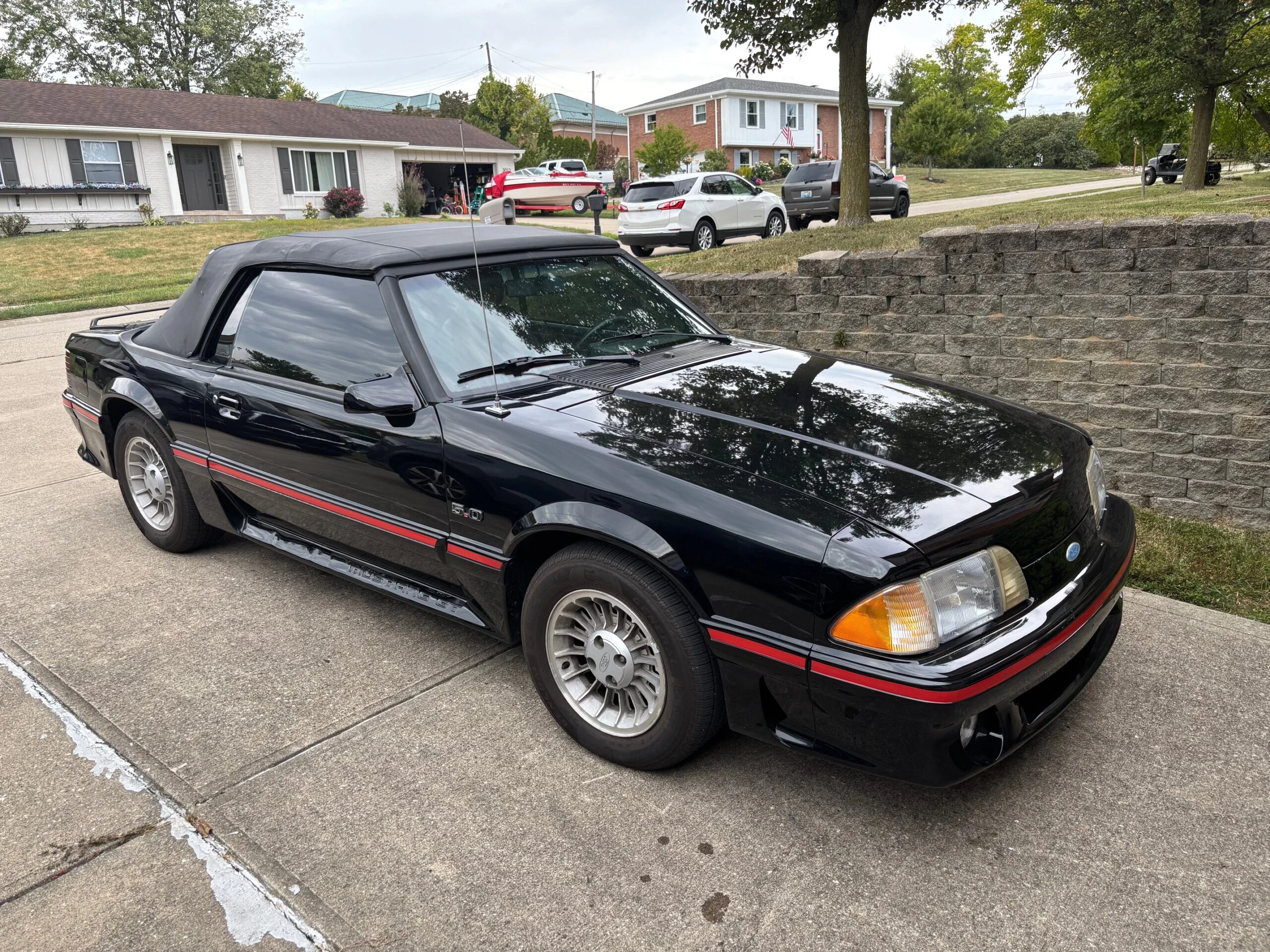 Ford-Mustang-gt-convertible-1987-Black-Red-5