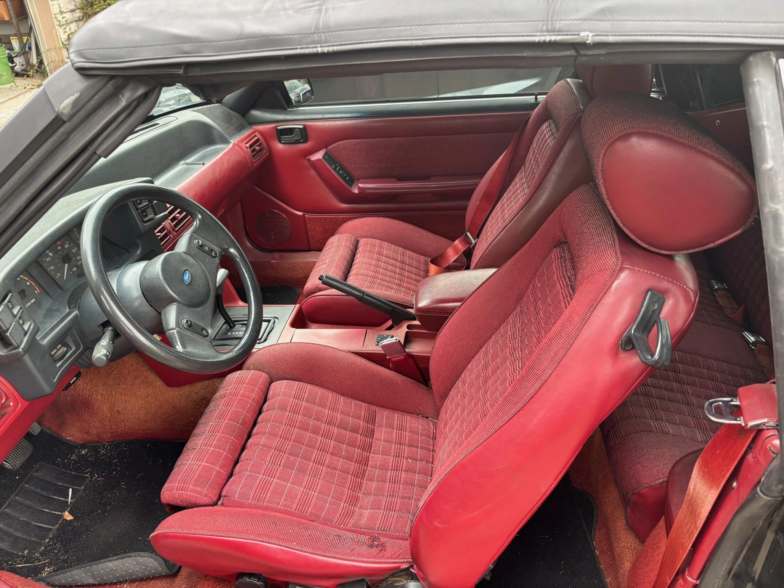 Ford-Mustang-gt-convertible-1987-Black-Red-7