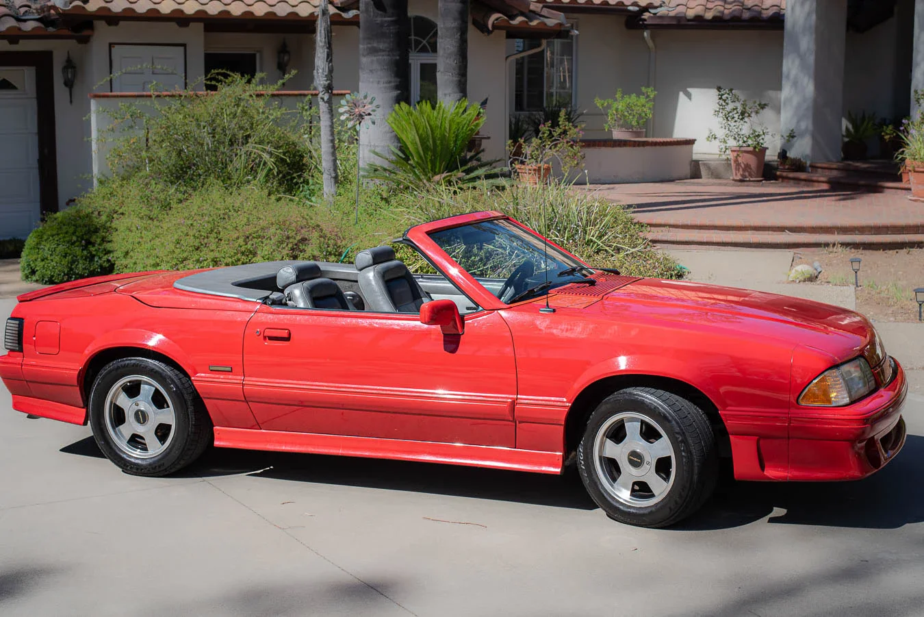 Ford-Mustang-gt-convertible-1988-Red-Gray-10