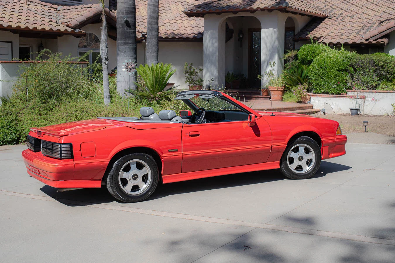 Ford-Mustang-gt-convertible-1988-Red-Gray-11
