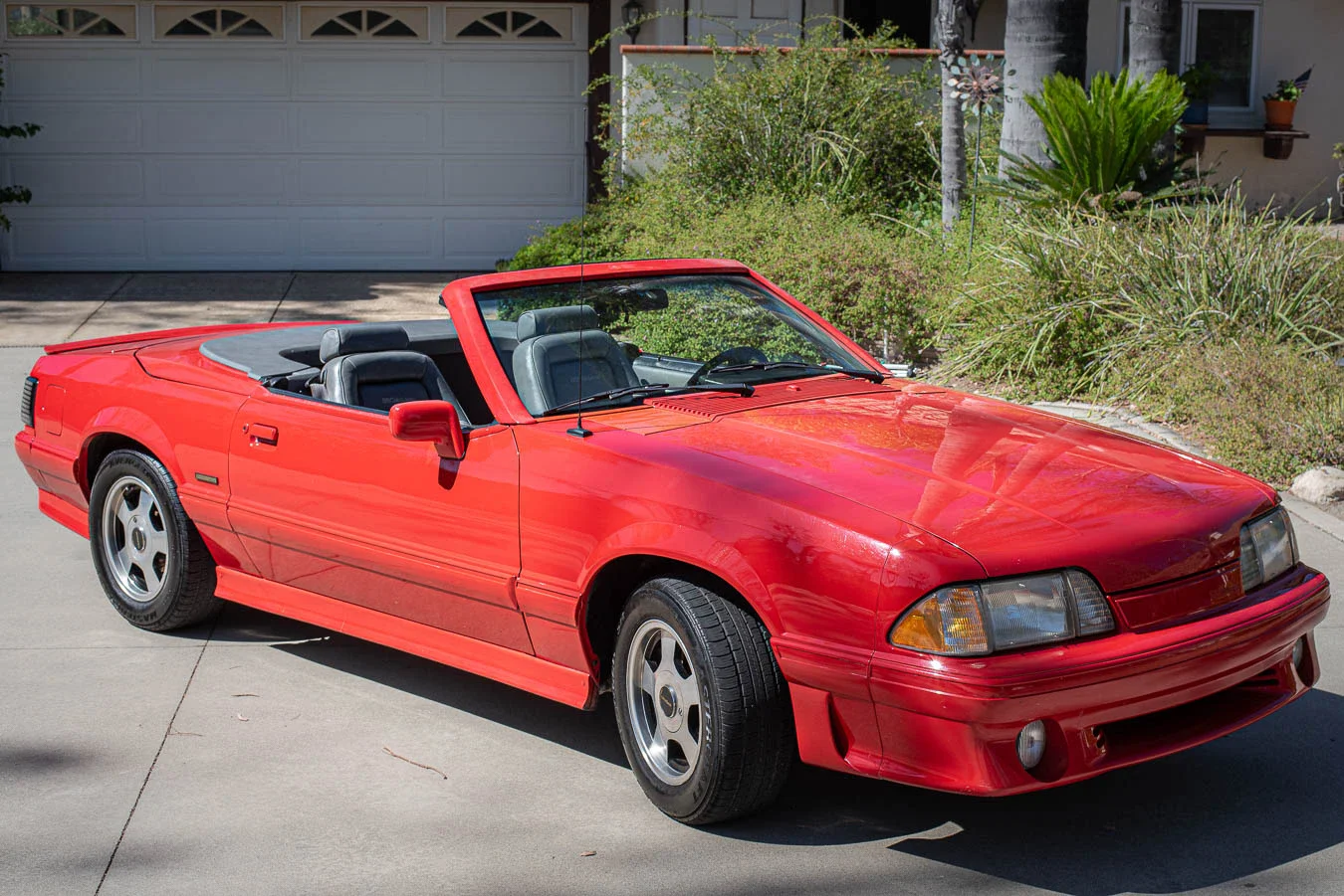 Ford-Mustang-gt-convertible-1988-Red-Gray-12
