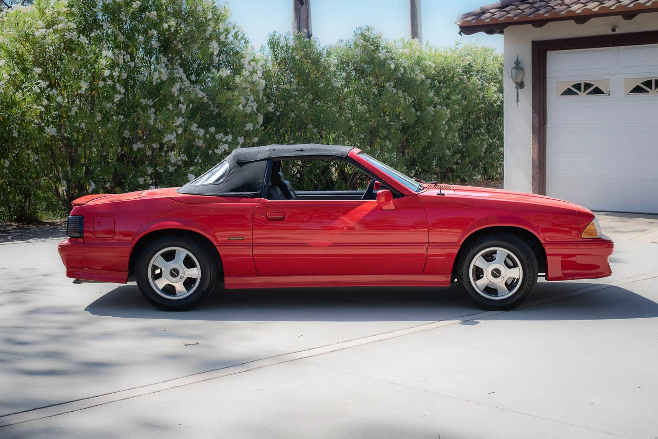 Ford-Mustang-gt-convertible-1988-Red-Gray-3