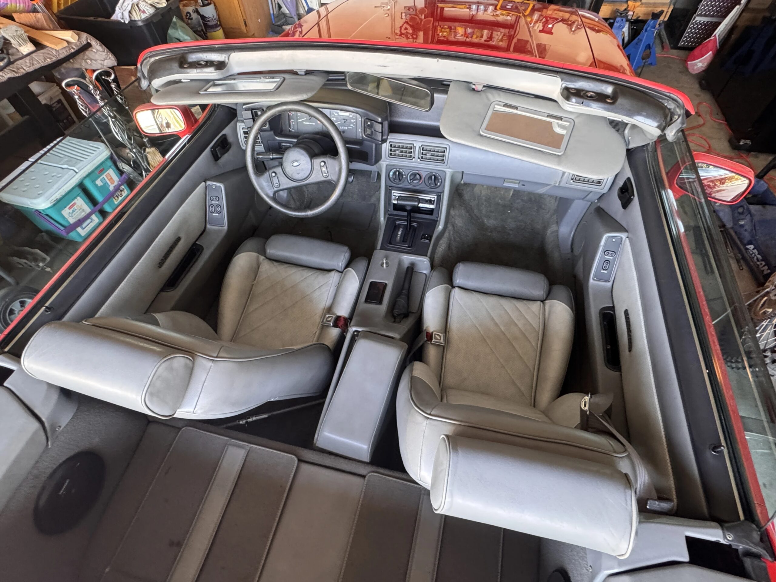 Ford-Mustang-gt-convertible-1988-Red-Gray-30