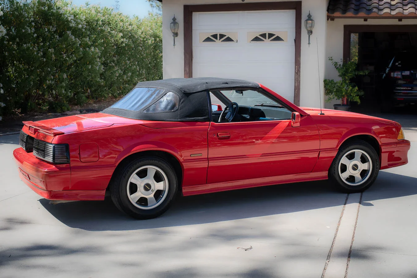 Ford-Mustang-gt-convertible-1988-Red-Gray-5