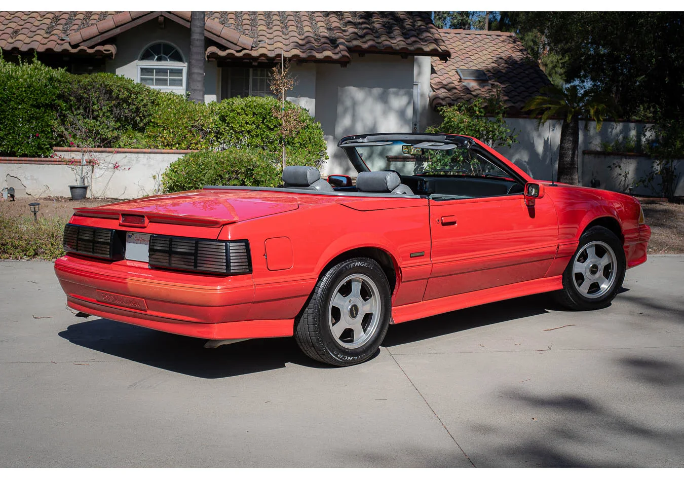 Ford-Mustang-gt-convertible-1988-Red-Gray-6