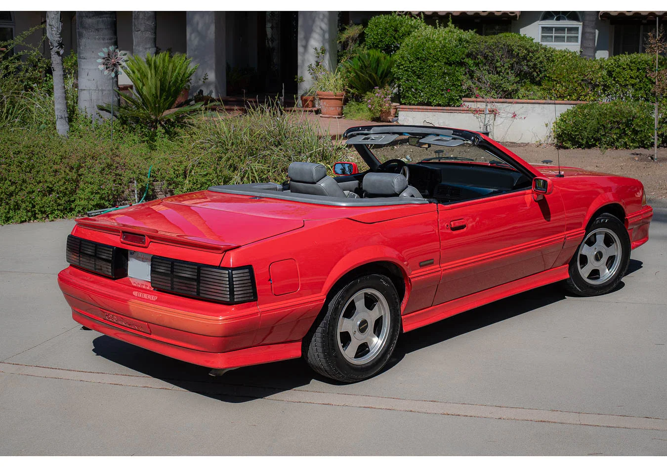 Ford-Mustang-gt-convertible-1988-Red-Gray-9