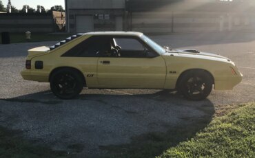 Ford-Mustang-gt-hatchback-1984-Yellow-Black-15