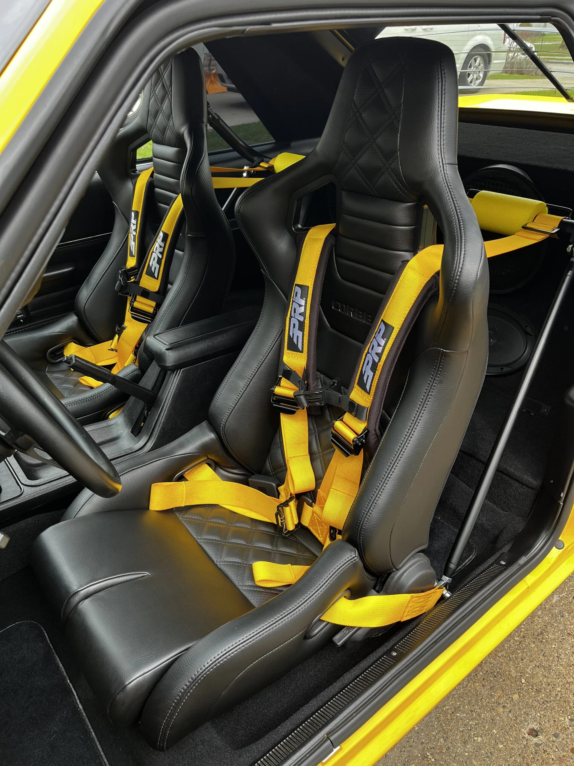 Ford-Mustang-gt-hatchback-1984-Yellow-Black-2